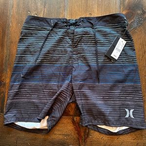 Men’s Hurley board shorts size 32. NEW